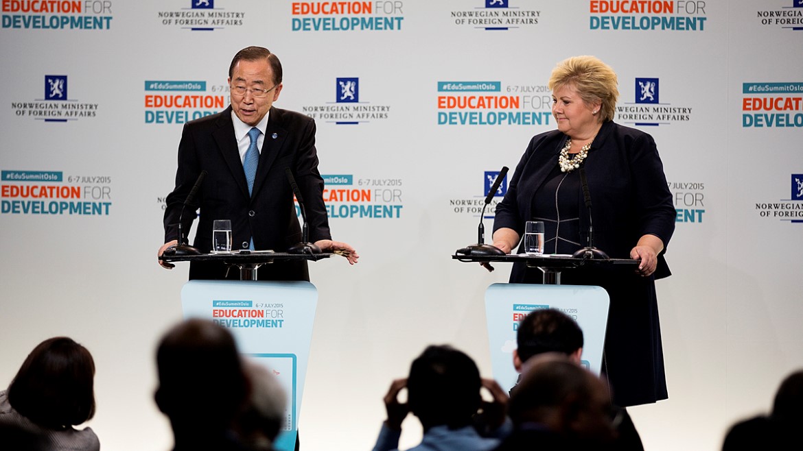 FNs generalsekretær Ban Ki-moon og statsminister Erna Solberg under Oslo Summit on Education for Development
