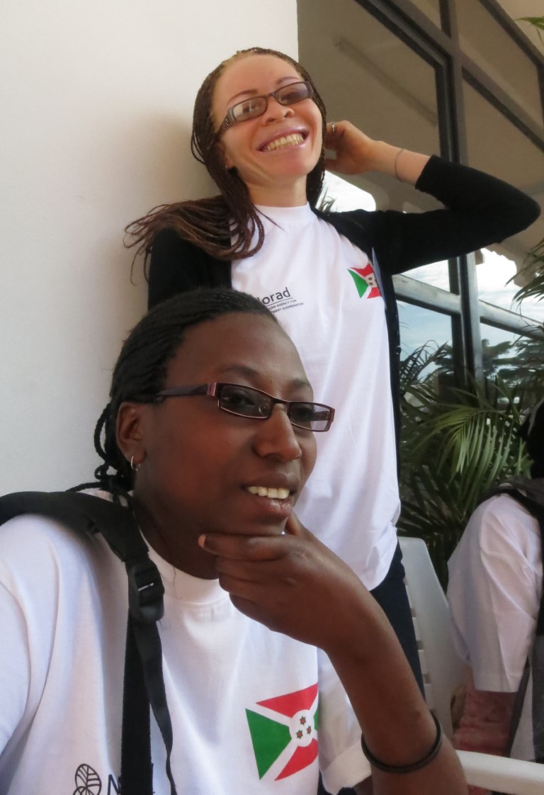 Angelique Mdayishimiye (til venstre på bildet) og Nathalie Muco deltok på konferansen.
