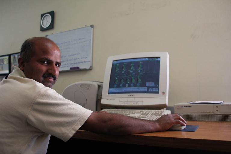Krishn Prasad Bhurtel, jobber på Khimti. Stilling technician/supervisor