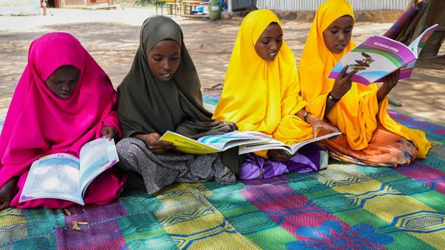 Skolejenter ved skole i Gaad Etiopia