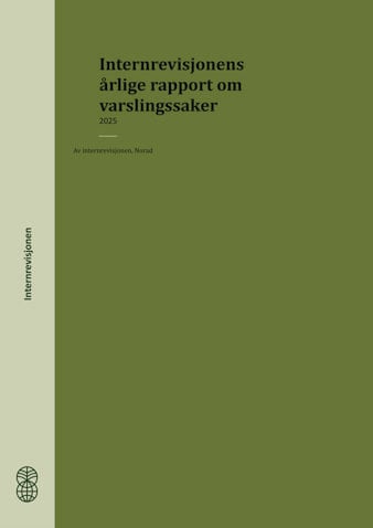Forside av rapporten «Internrevisjonens årlige rapport om varslingssaker 2025» fra Norad, med grønn bakgrunn og Norads logo nederst til venstre.