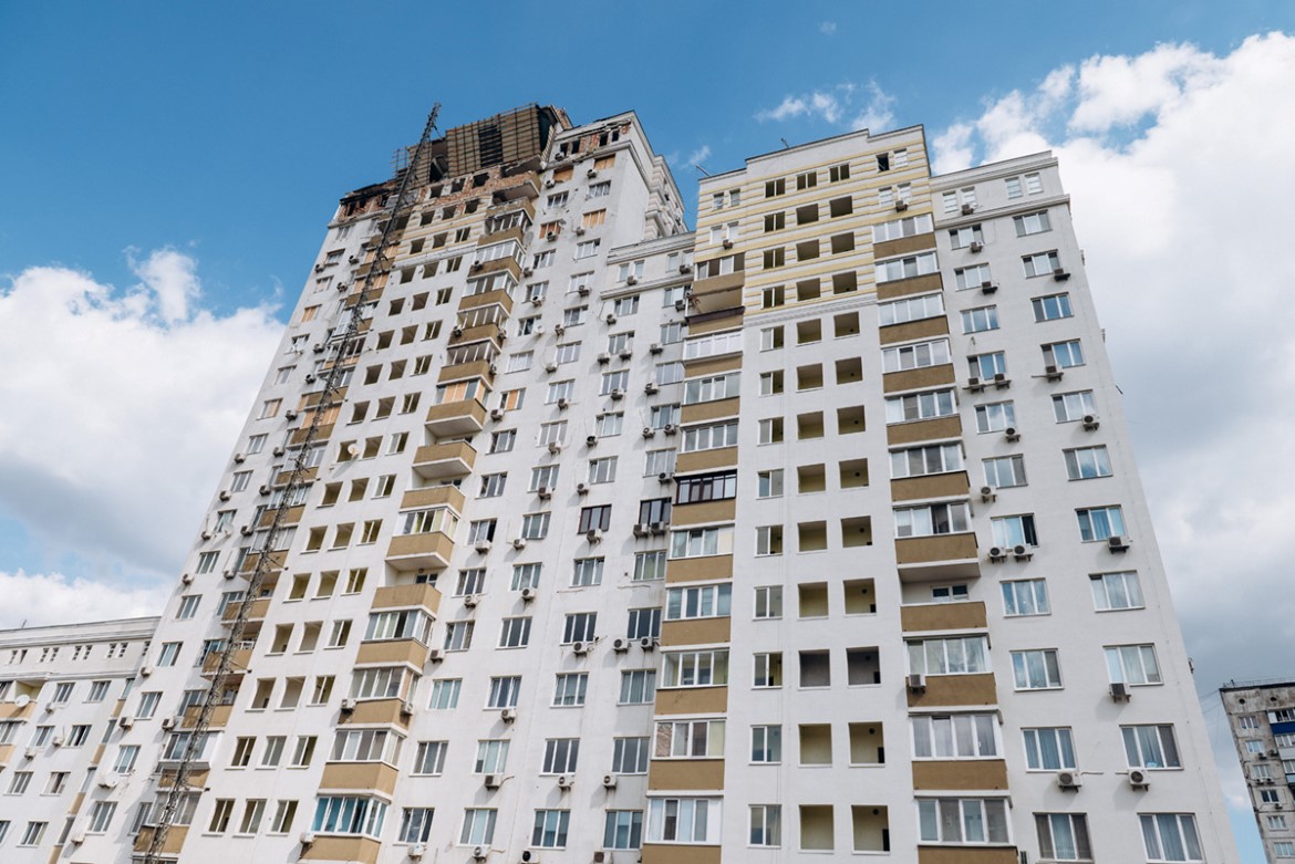 Skadet høyhus i Ukraina