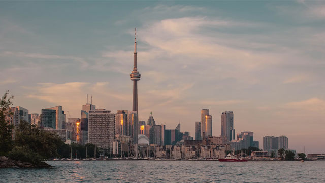LoGRI-prosjektet vil være basert ved Munk School of Global Affairs and Public Policy ved Universitetet i Toronto. Photo by Nadine Shaabana on Unsplash