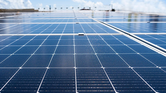 Ekstreme vêrfenomen forsterkast og forverrast av klimaendringane. Kven skal betale klimarekninga, spør Norad-direktør Bård Vegar Solhjell.