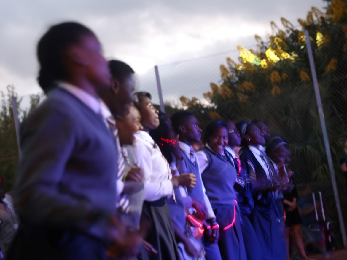 Tenåringsjenter på konsert underNordic Open Day i Zambia