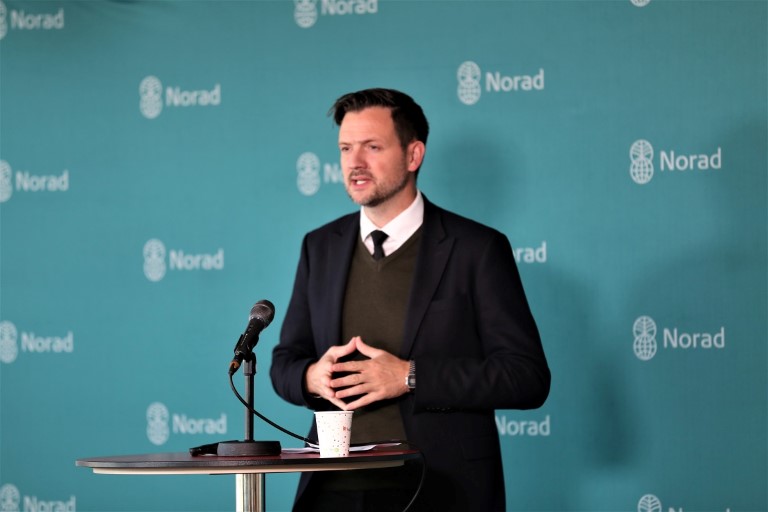Utviklingsminister Ulstein på webinar om nettsvindel mot norsk bistand
