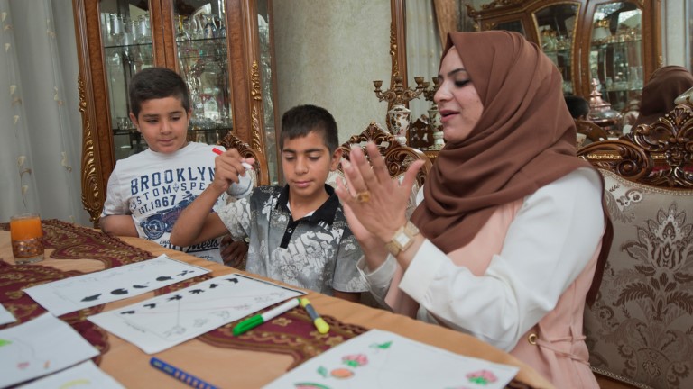 Community Based Rehabilitation Program (CBRP) i Palestina jobber med lokale myndigheter i for å integrere barn og voksne inn i samfunnet.