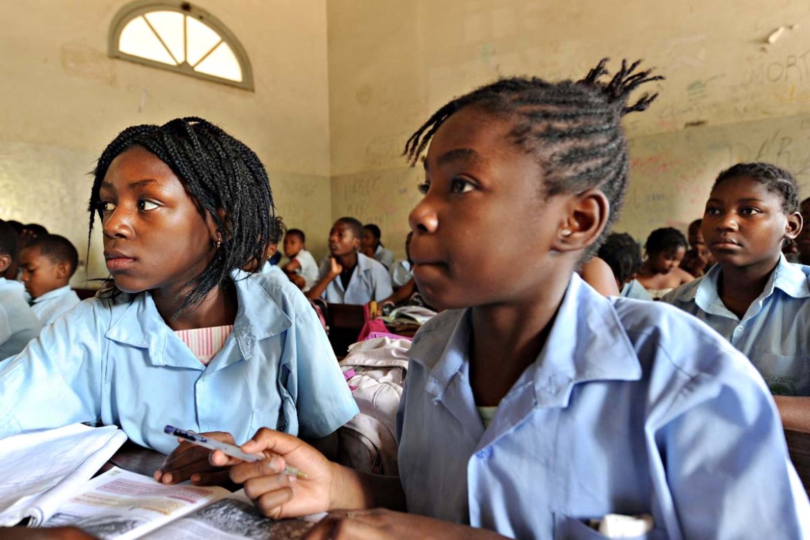 Jenter på skolebenken i Mosambik