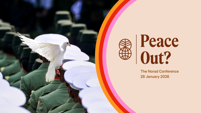 En hvit due sitter på hodet til en person i grønn uniform blant flere personer med hvite hatter; til høyre vises teksten «Peace Out? The Norad Conference 28 January 2026».