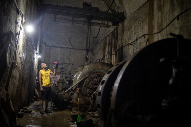 Gjenbruk: Norske maskiner vart reparerte, pakka og frakta heile vegen til Nepal. Desse maskinene er frå Norsk elektrisk & Brown boveri Kristiania.