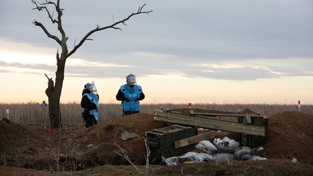 Mine clearing in Ukraine