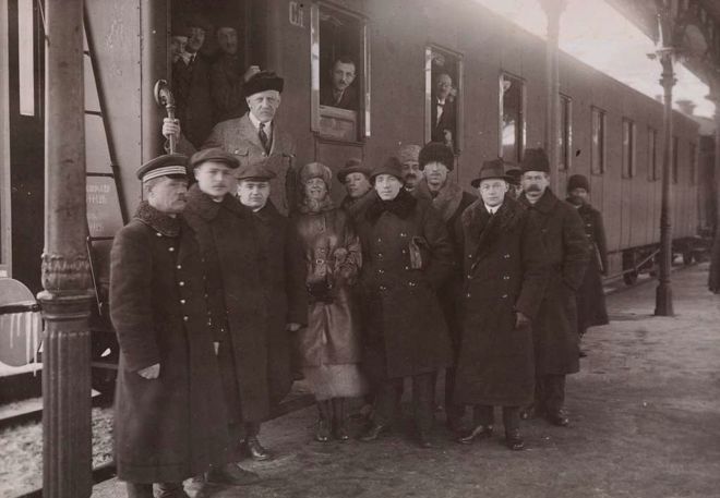 Церемонія привітання Фрітьйофа Нансена на Харківському залізничному вокзалі 28 січня 1923 року під час його візиту до Місії Нансена. Фото: Національна бібліотека Норвегії