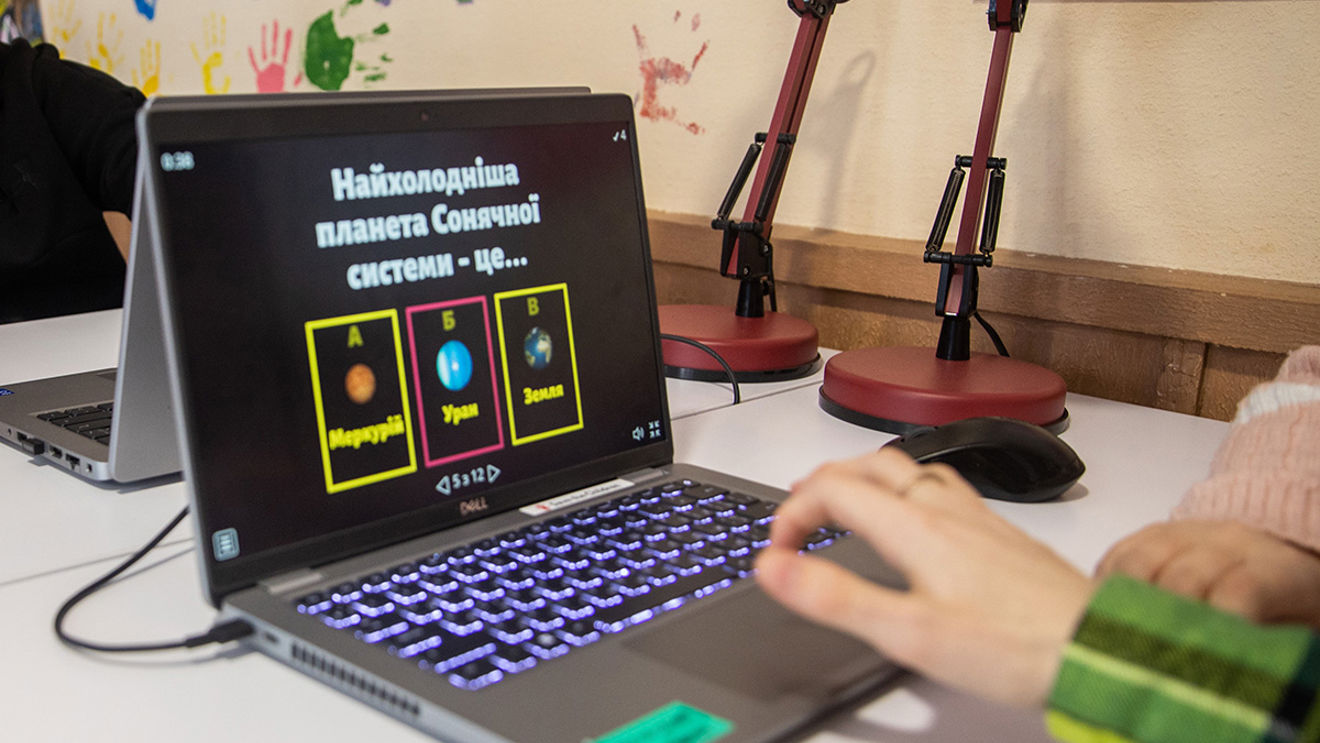 The children learn about the universe at a digital learning centre in Chernivtsi-region.