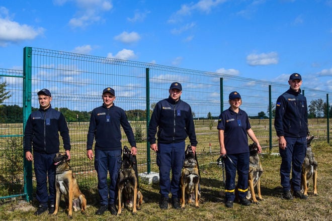 SESU dog-handlers and their dogs during their accreditation process, October 2023. Photo credit: Valerii Shokutko (SESU)