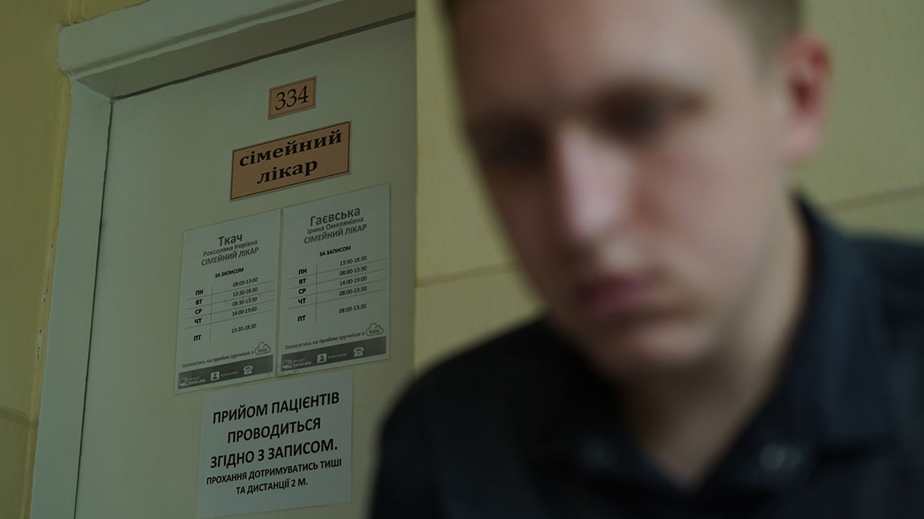 Living under constant stress brought on by the uncertainty of the war has frayed the nerves of many Ukrainians.