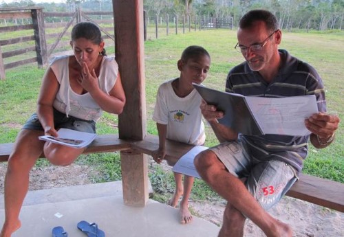 CIFOR - return of research results to villagers in Brazil